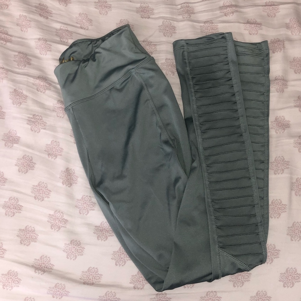 gorgeous green leggings
